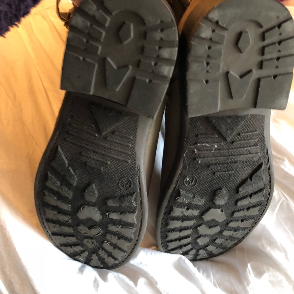 Boots - Picture 4 of 4